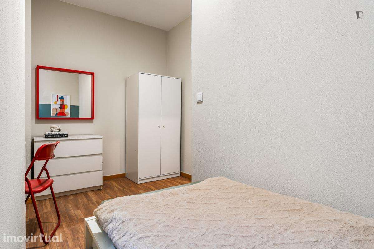 Quarto - localizado em Alameda Lisbon - Grande imagem: 3/20