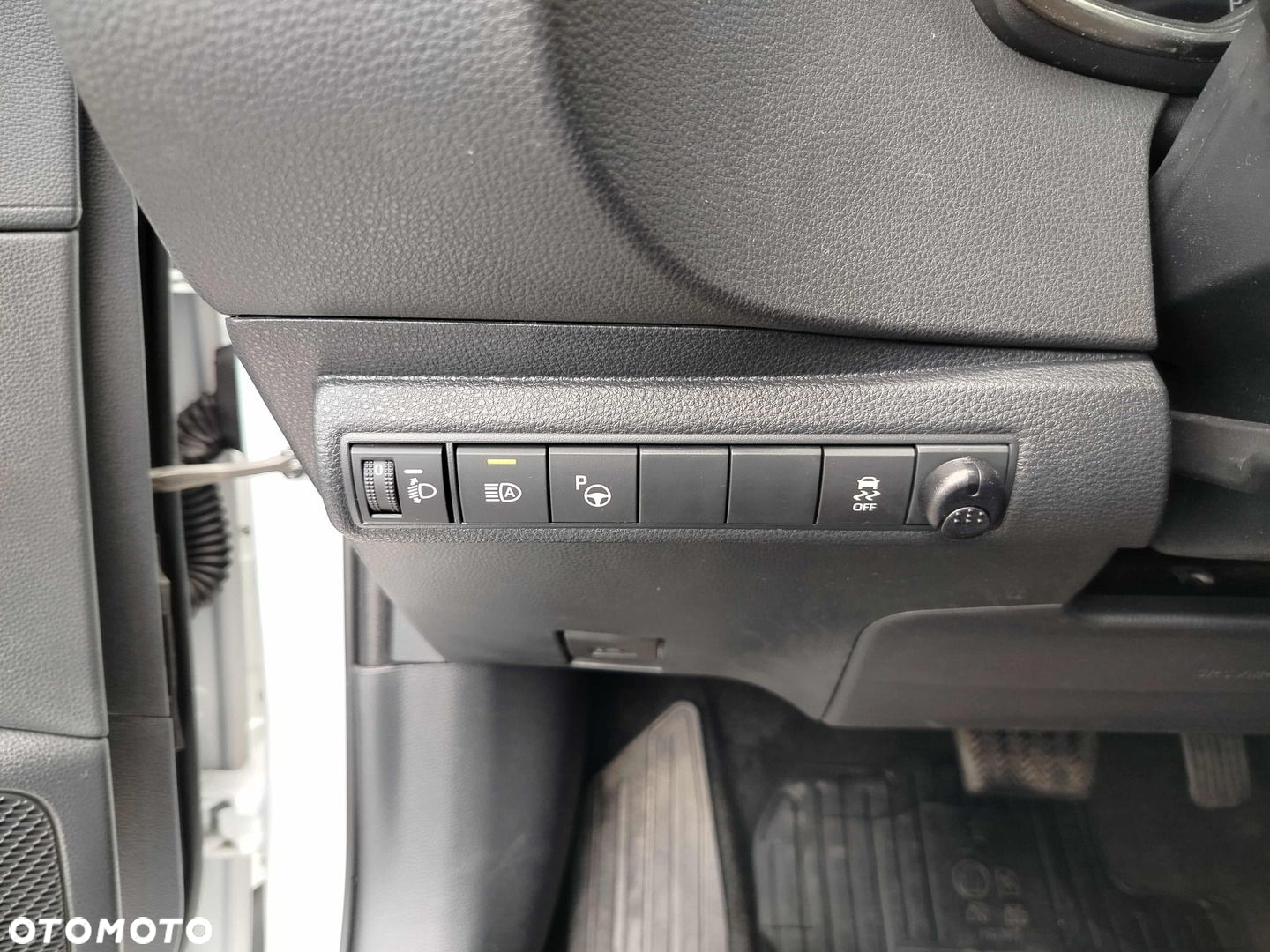 Toyota Corolla 1.8 Hybrid Comfort - 12