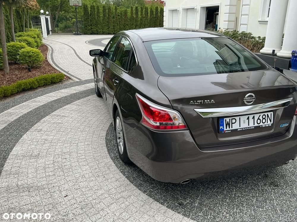 Nissan Altima - 10
