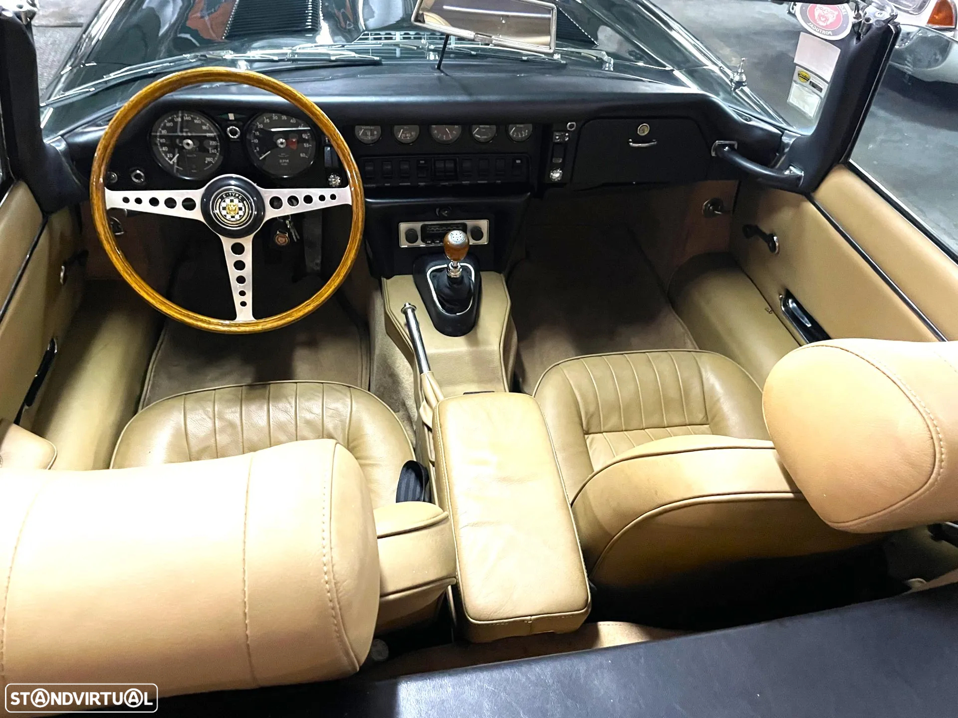 Jaguar E-Type - 17