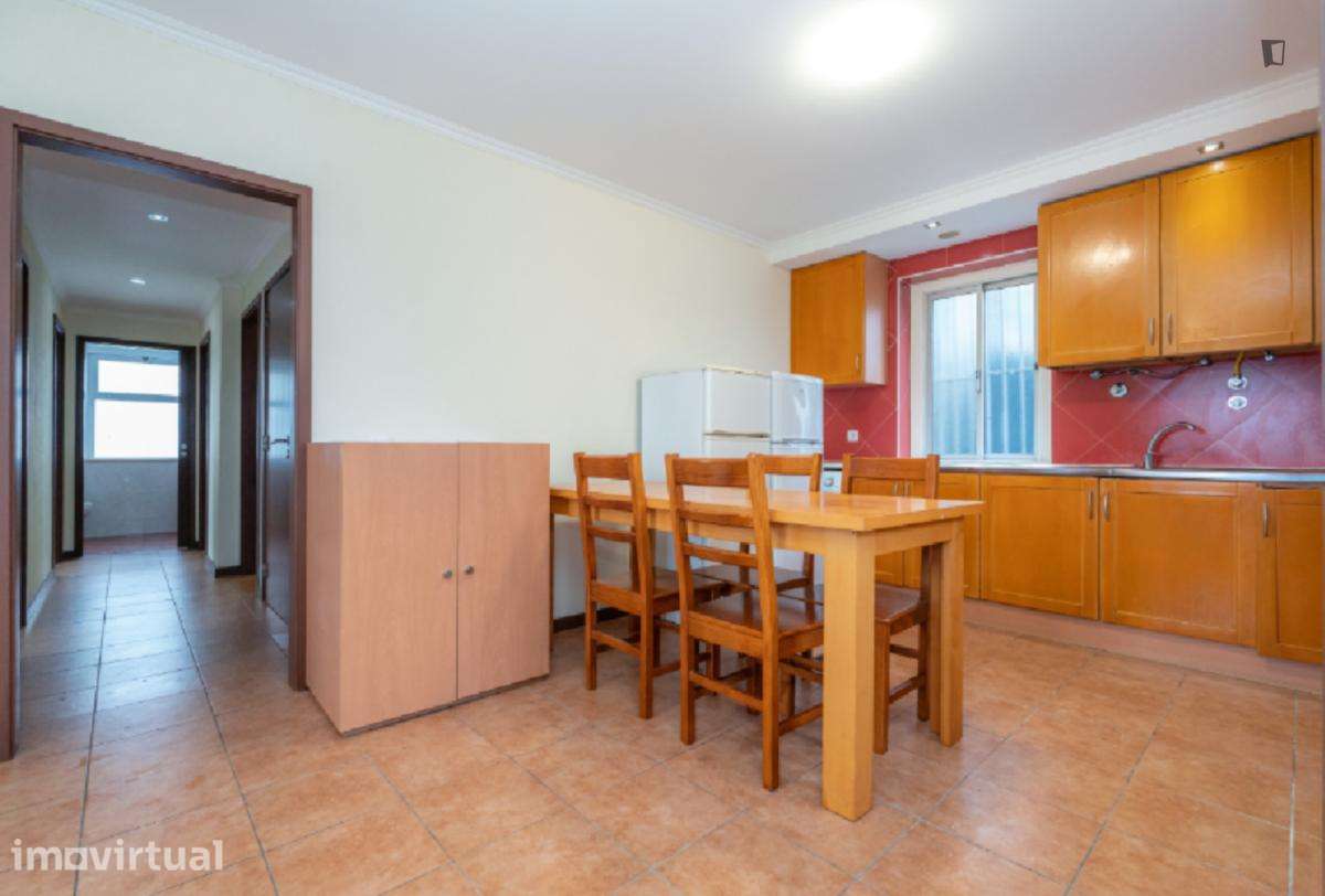 Quarto - localizado em São Martinho de Bispo Coimbra - Grande imagem: 2/18
