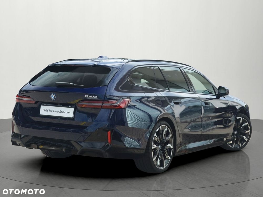 BMW Seria 5 530e xDrive PHEV M Sport - 3