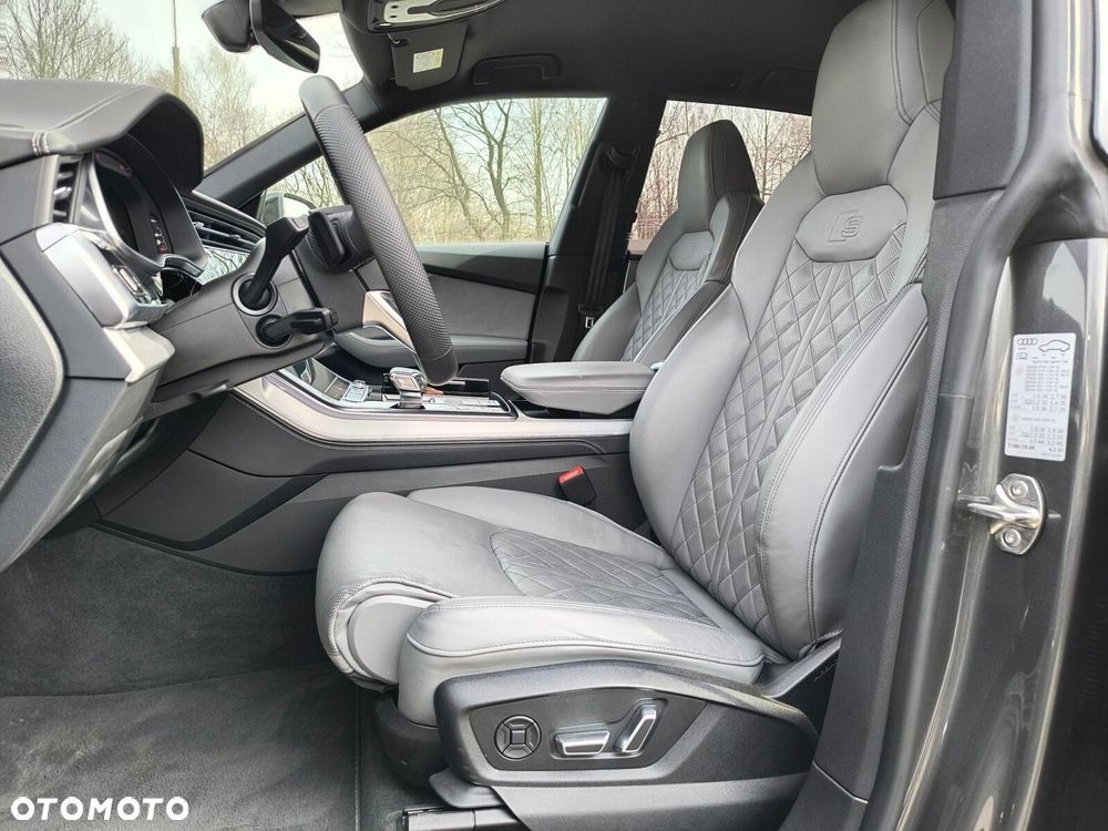 Audi Q8 - 10