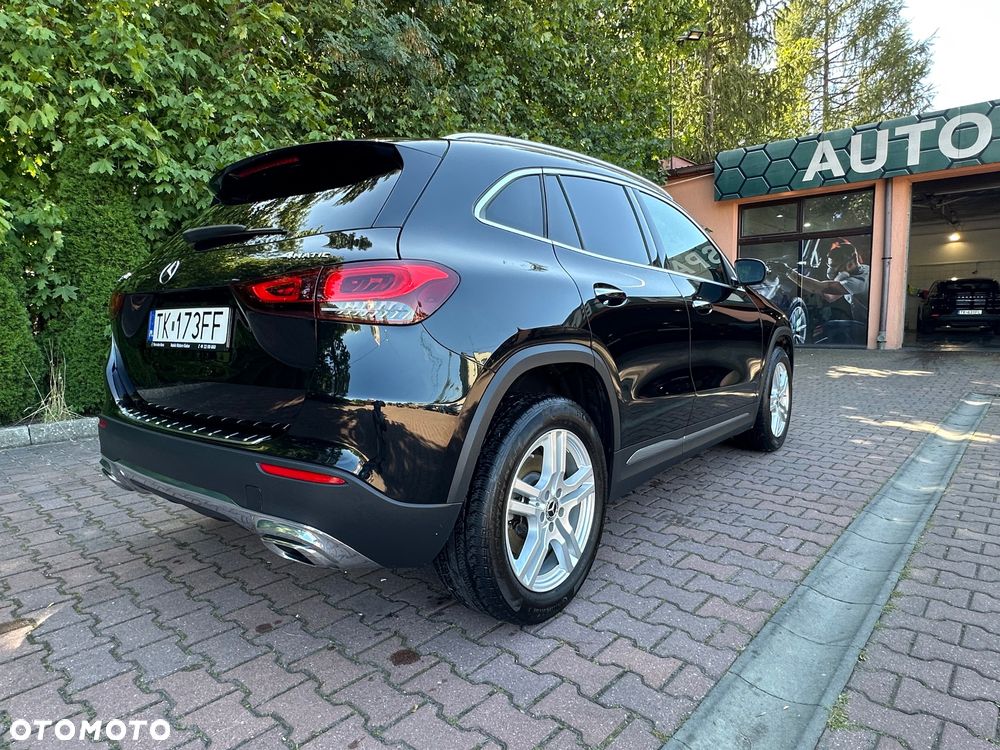 Mercedes-Benz GLA 250 4Matic 8G-DCT - 5