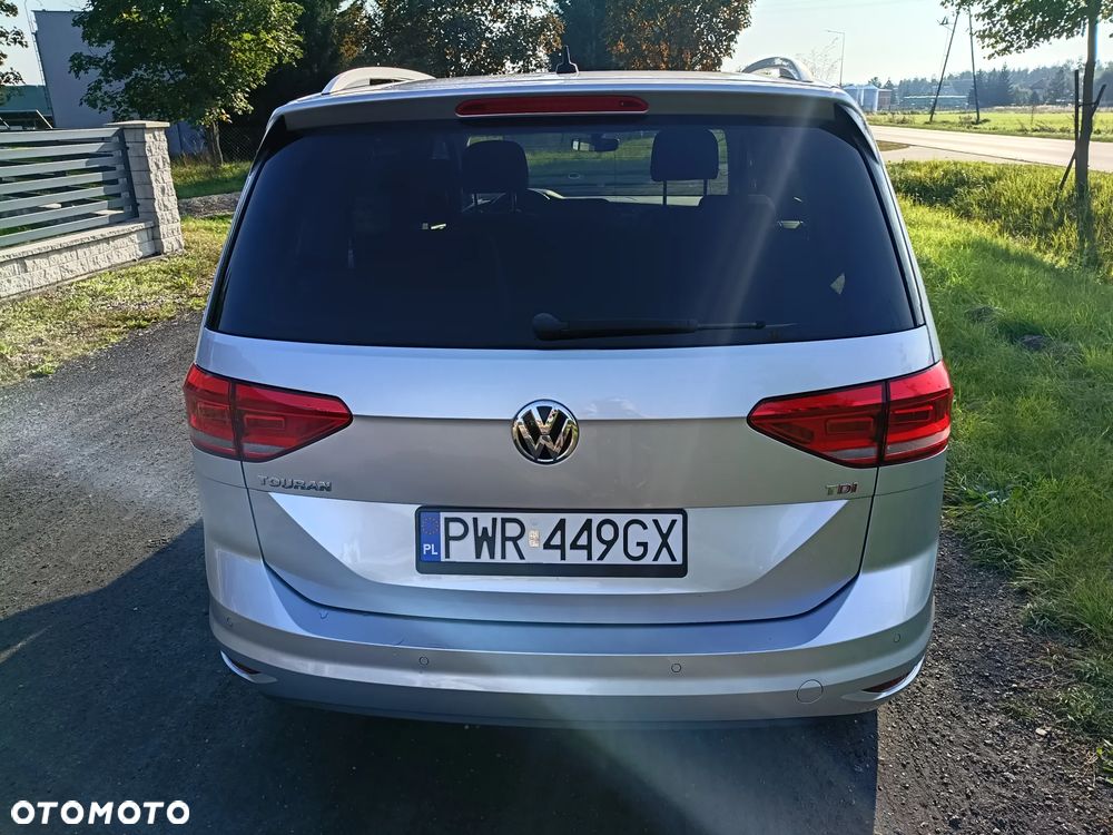 Volkswagen Touran - 4