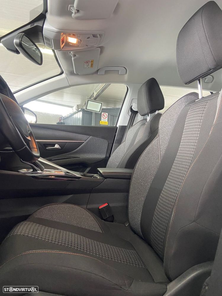 Peugeot 3008 1.5 BlueHDi Active Pack EAT8 - 24