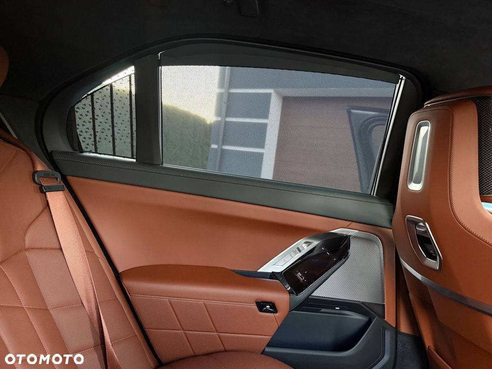 BMW Seria 7 M760e PHEV xDrive Individual Edition sport - 7