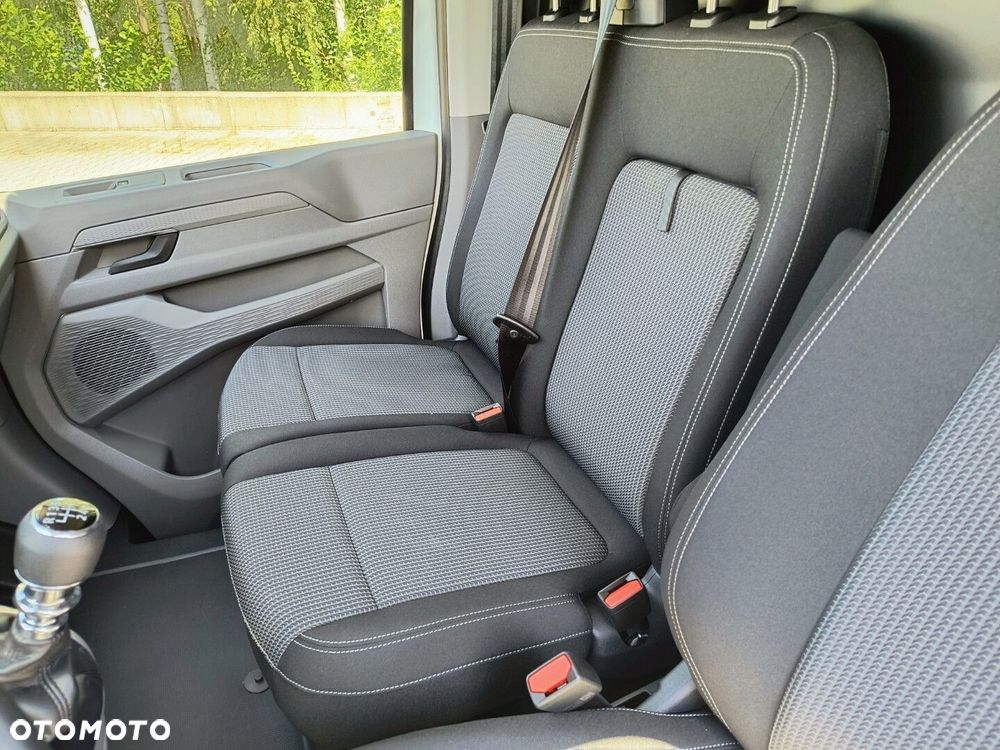 Volkswagen Transporter Furgon silnik: 2,0 l TDI 150 KM / skrzynia biegów: 6-biegowa manualna rozstaw osi: 3100 mm - 15