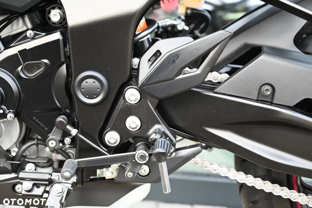 Suzuki GSX - 37