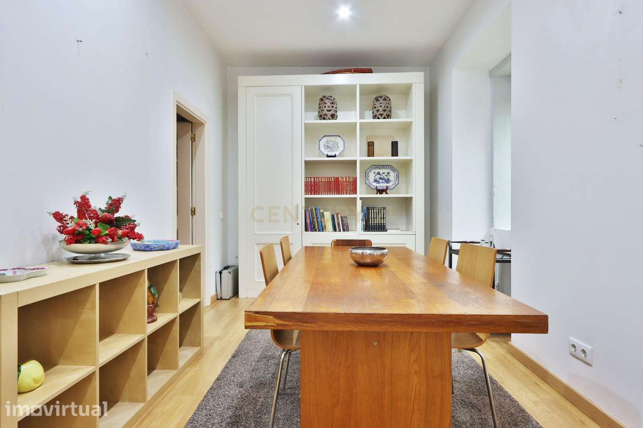 Apartamento T2 Lapa - Lisboa com 2 estacionamentos exteriores - Grande imagem: 2/17