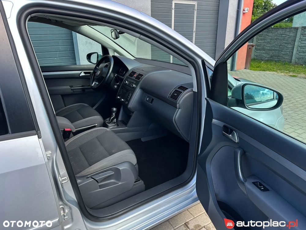 Volkswagen Touran - 25