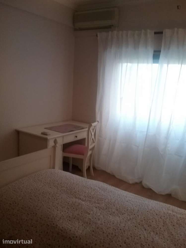Quarto - localizado em Benfica Lisbon - Grande imagem: 5/22