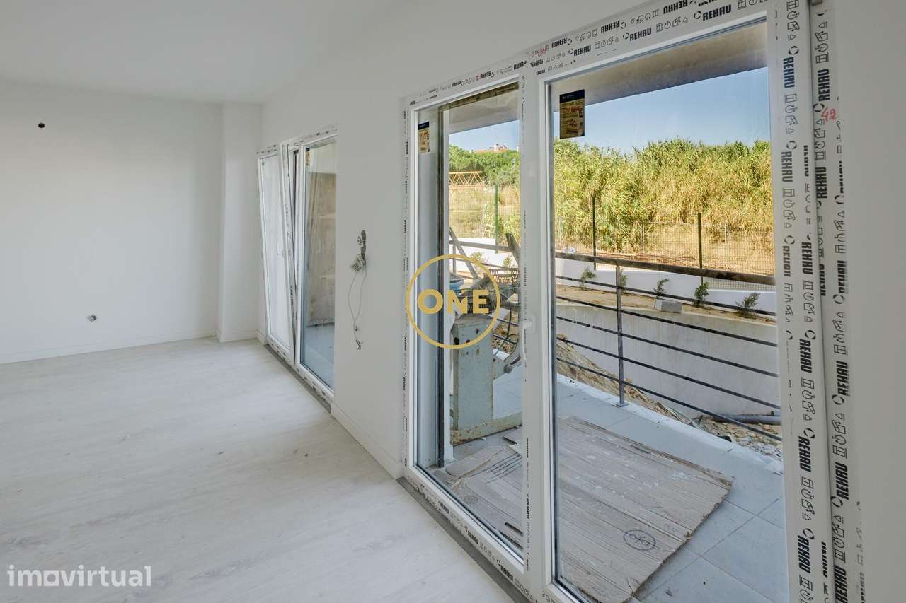 T2 Novo com Terraço e Churrasqueira | Condomínio Fechado | Quinta da L - Grande imagem: 2/9