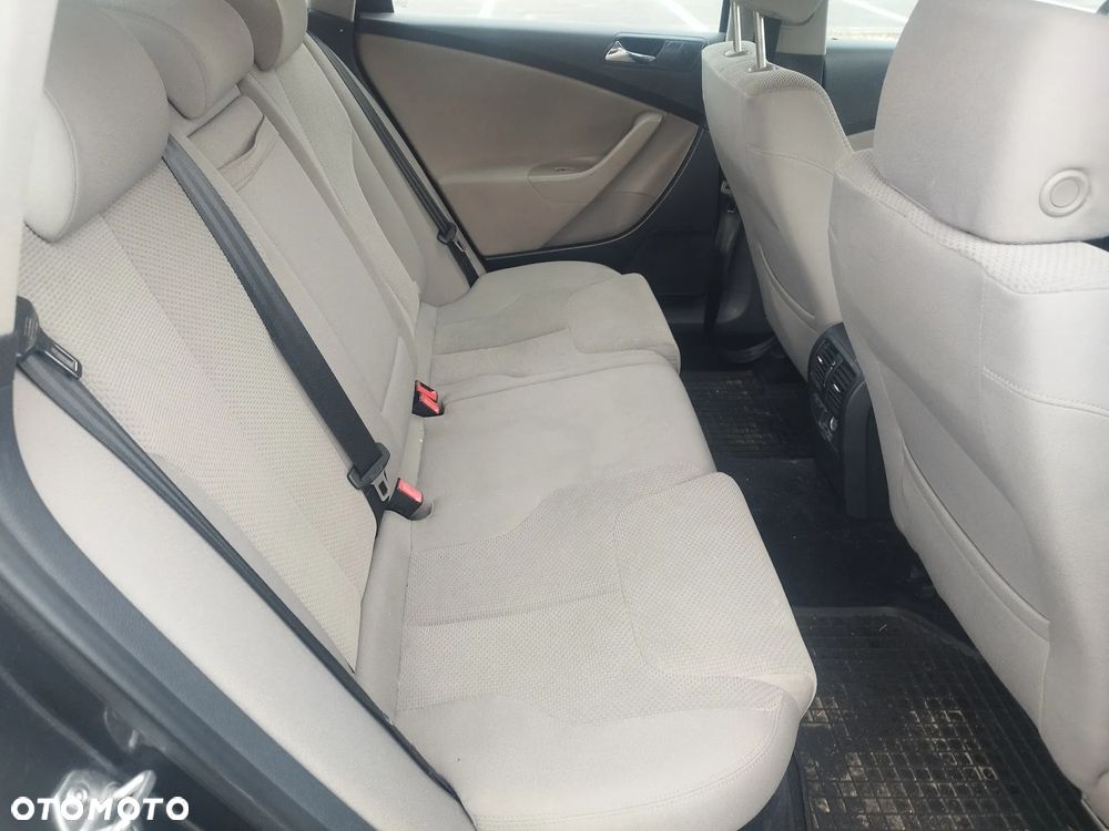Volkswagen Passat 2.0 TDI Comfortline - 17