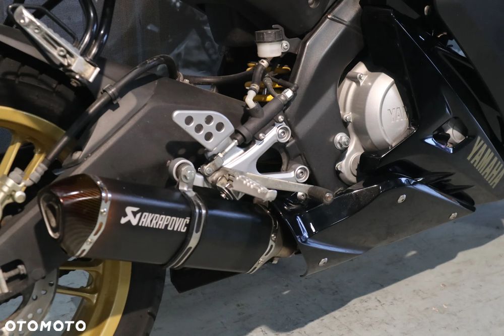 Yamaha YZF - 18