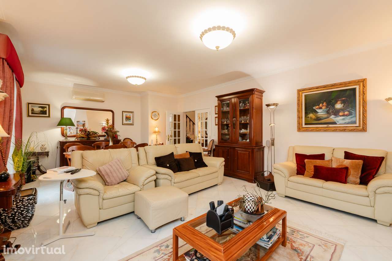 Moradia T5 com terraço, garagem e ar condicionado - Grande imagem: 3/24