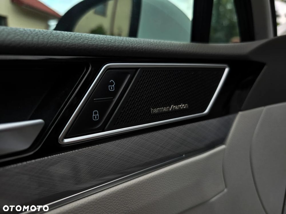 Volkswagen Passat Variant 2.0 TDI EVO Elegance DSG - 26