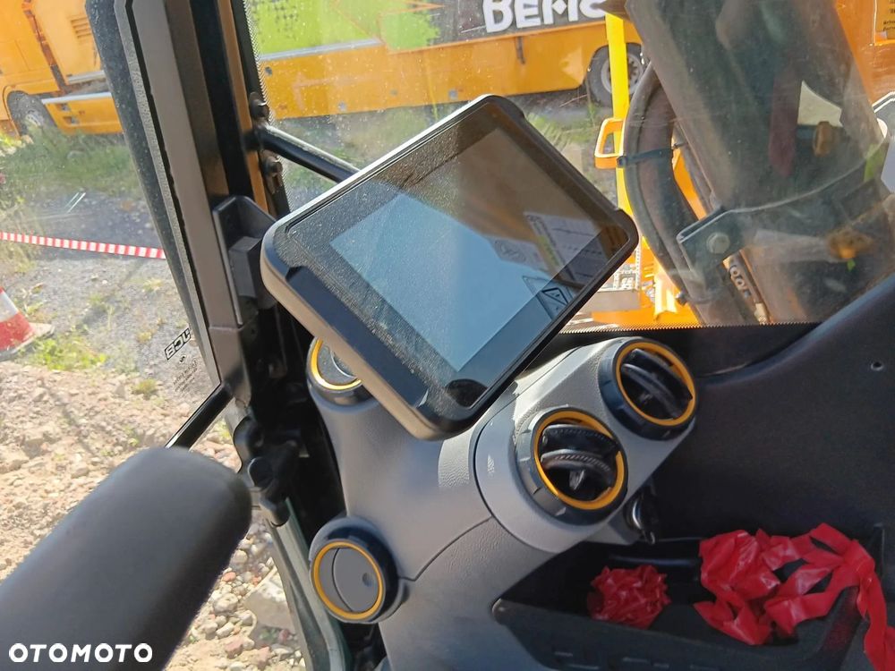 JCB 245X - 12