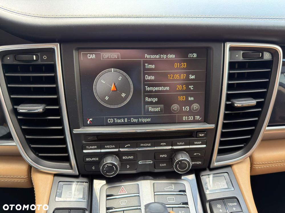 Porsche Panamera 4 - 27