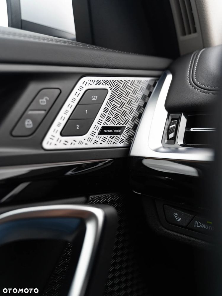 BMW iX1 xDrive30 66.5kWh xLine - 22