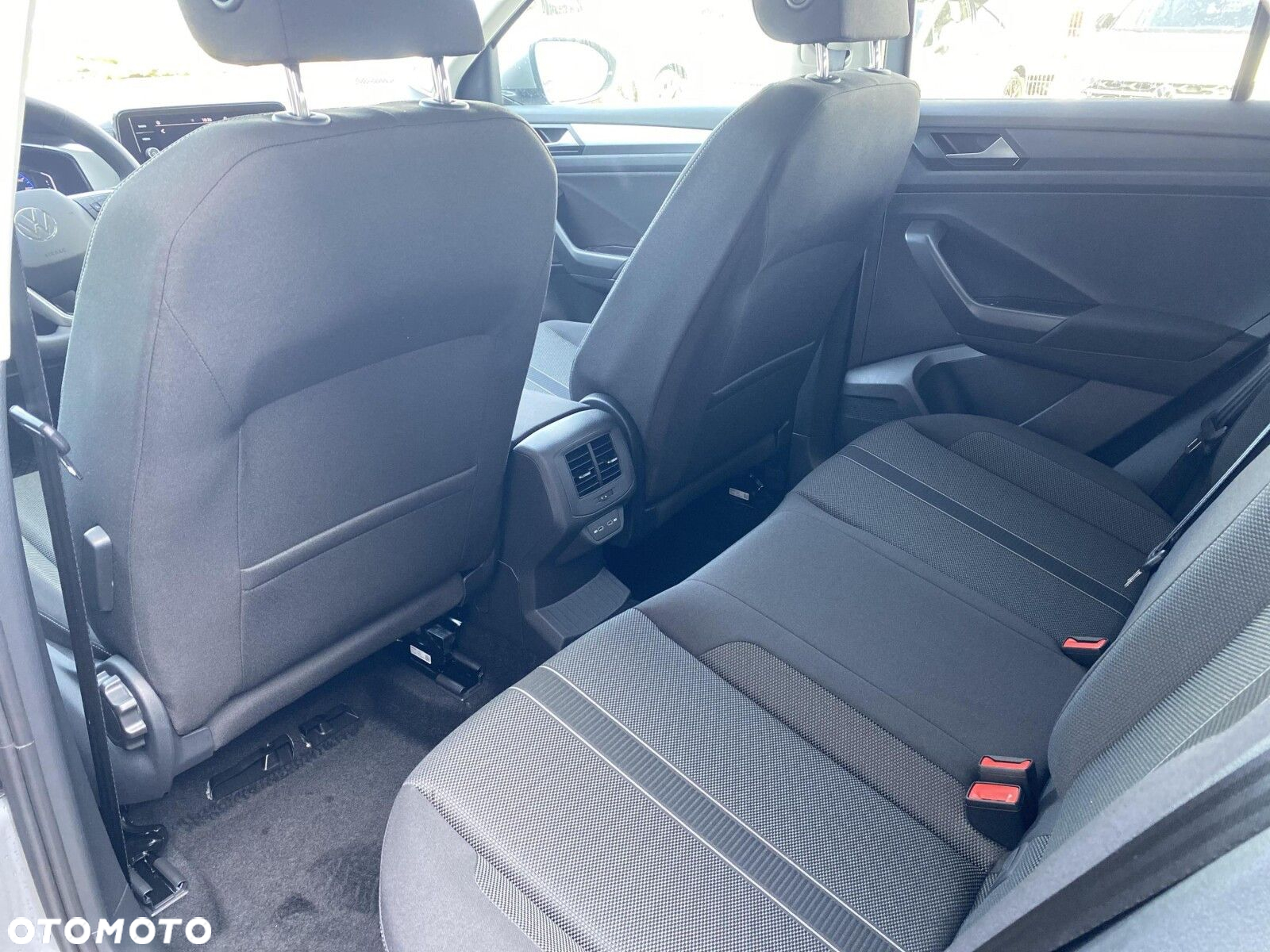 Volkswagen T-Roc - 21
