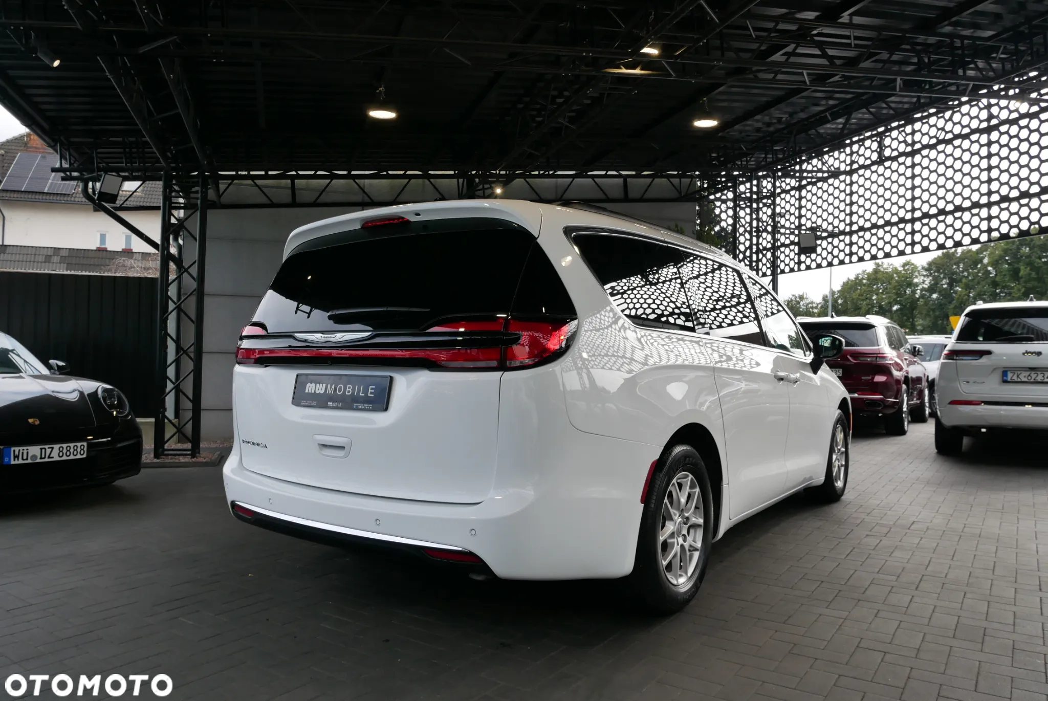 Chrysler Pacifica - 3