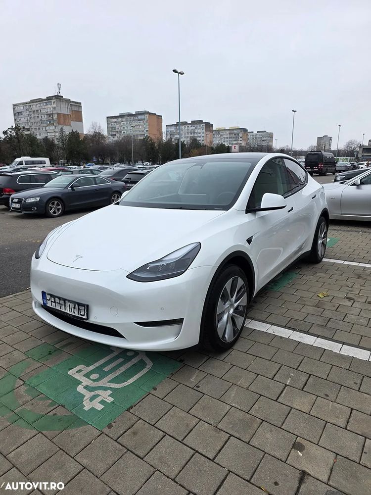 Tesla Model Y AWD Long Range - 2