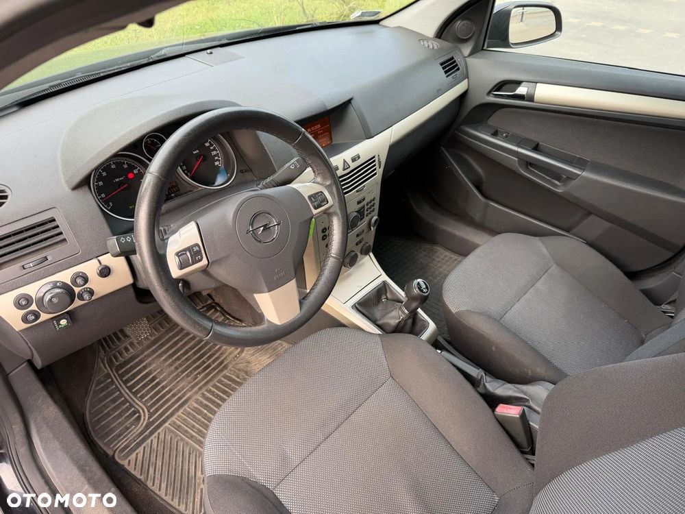 Opel Astra 1.6 Essentia - 11