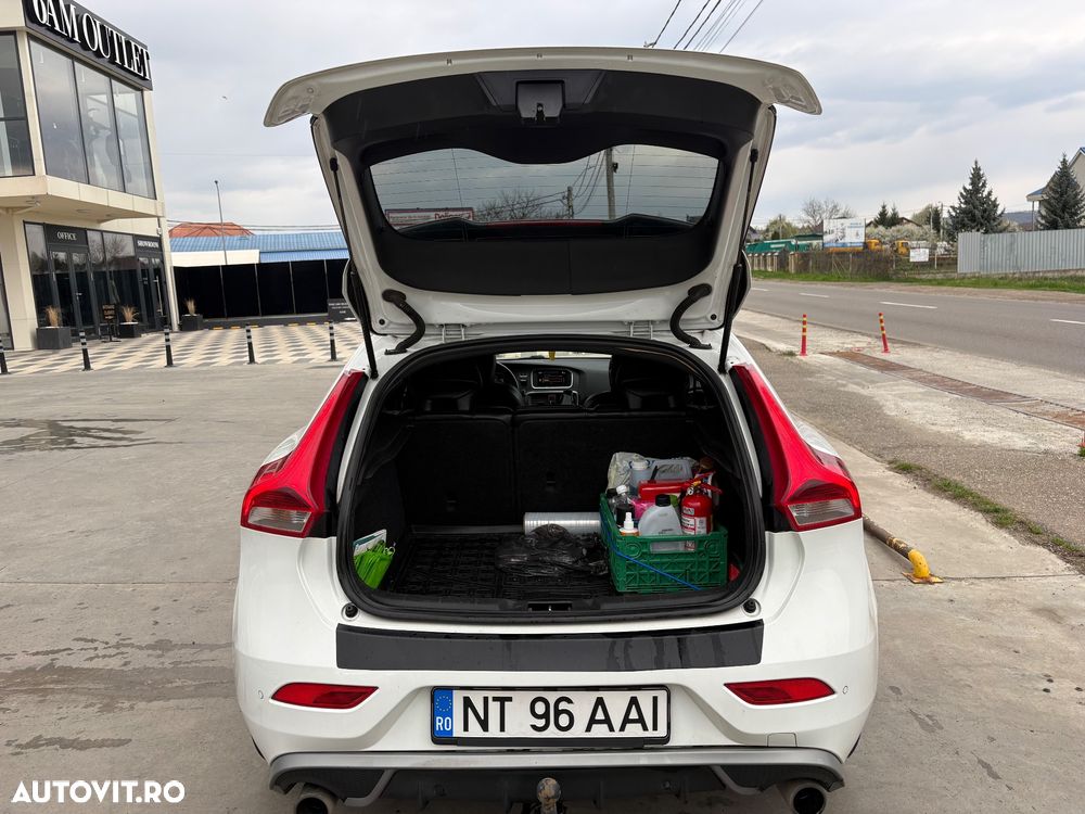 Volvo V40 D2 R Design - 11