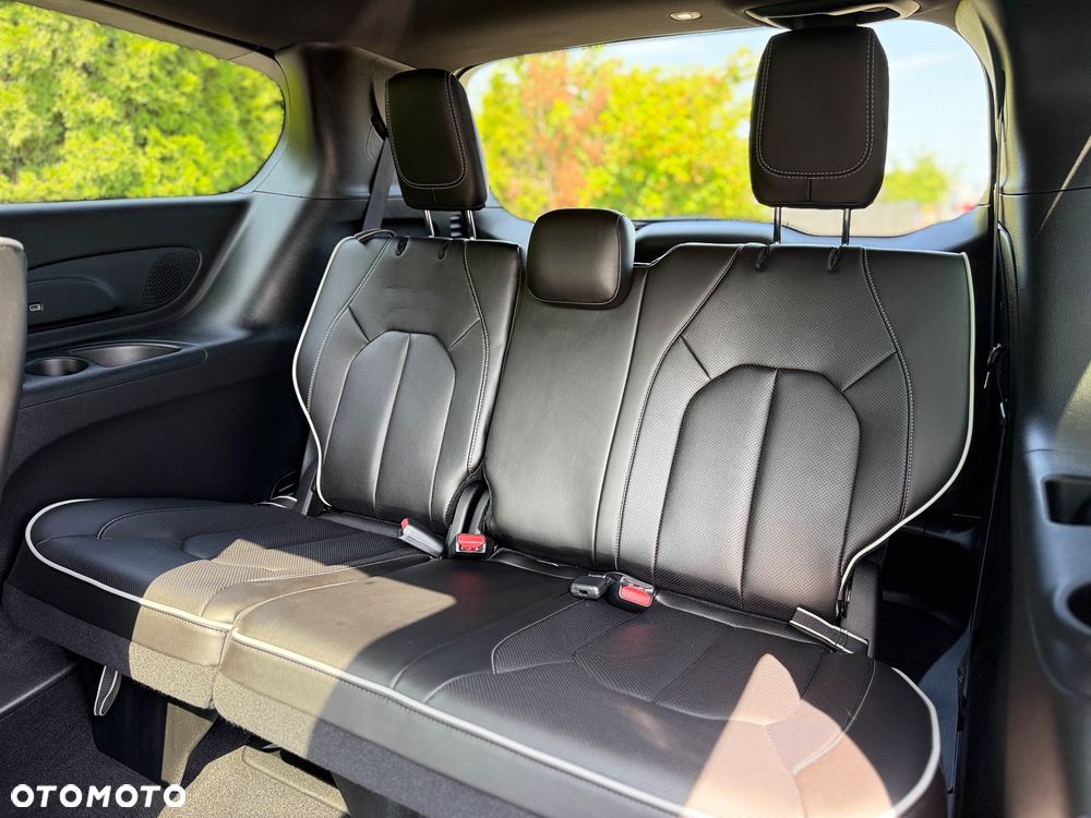 Chrysler Pacifica - 29