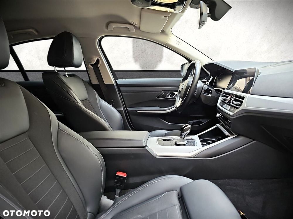BMW Seria 3 320d xDrive - 14