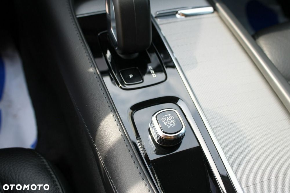 Volvo XC 90 B5 D AWD Geartronic Momentum - 29