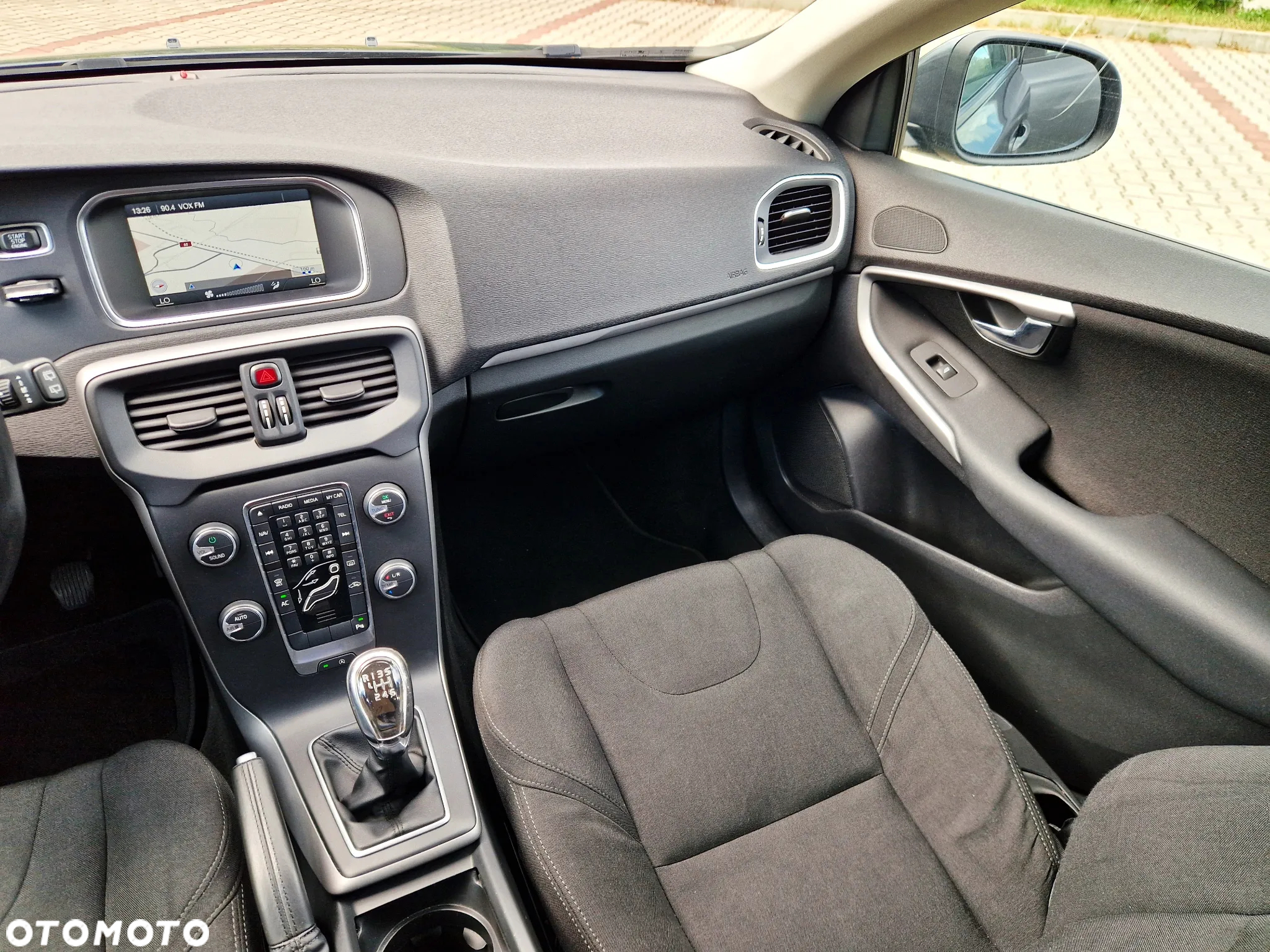 Volvo V40 D2 Momentum - 27