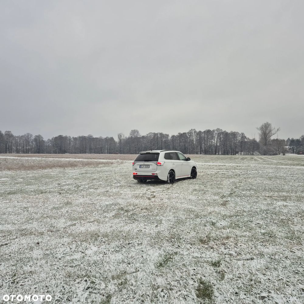 Mitsubishi Outlander - 12
