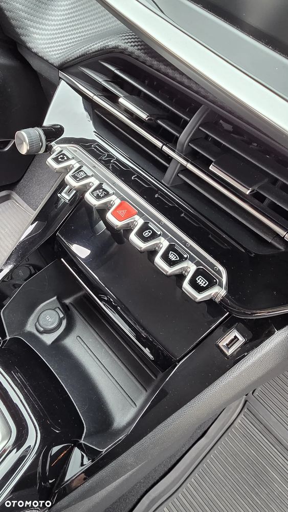 Peugeot 208 - 9