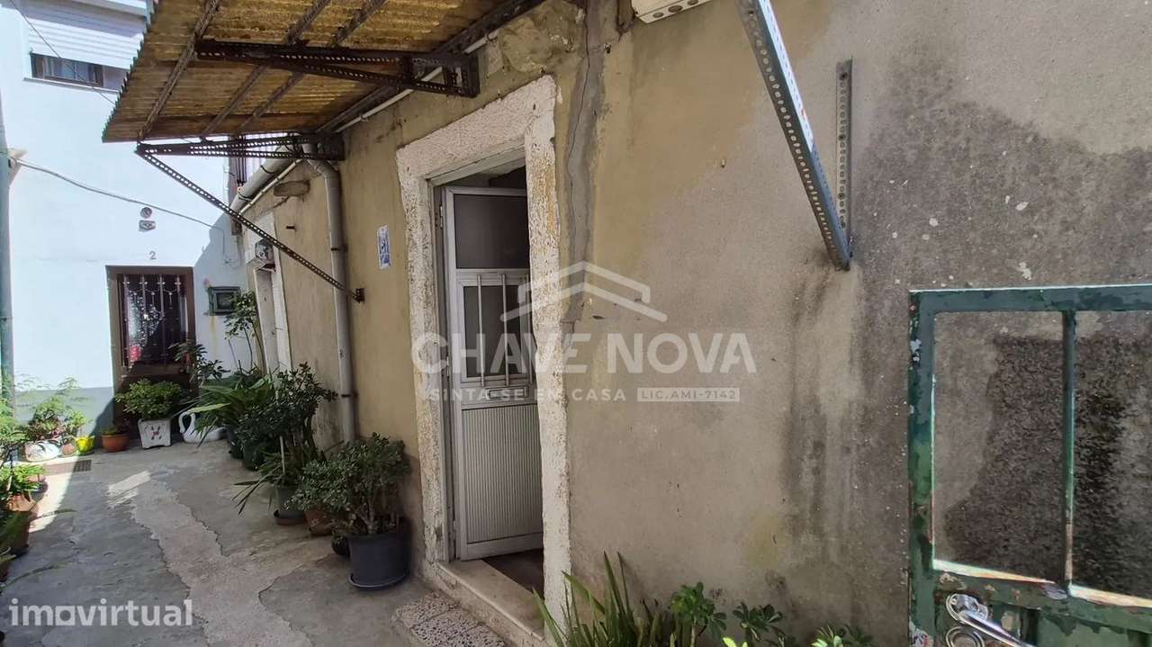Moradia Térrea para Recuperar em Santa Marinha (Candal) - Grande imagem: 3/7