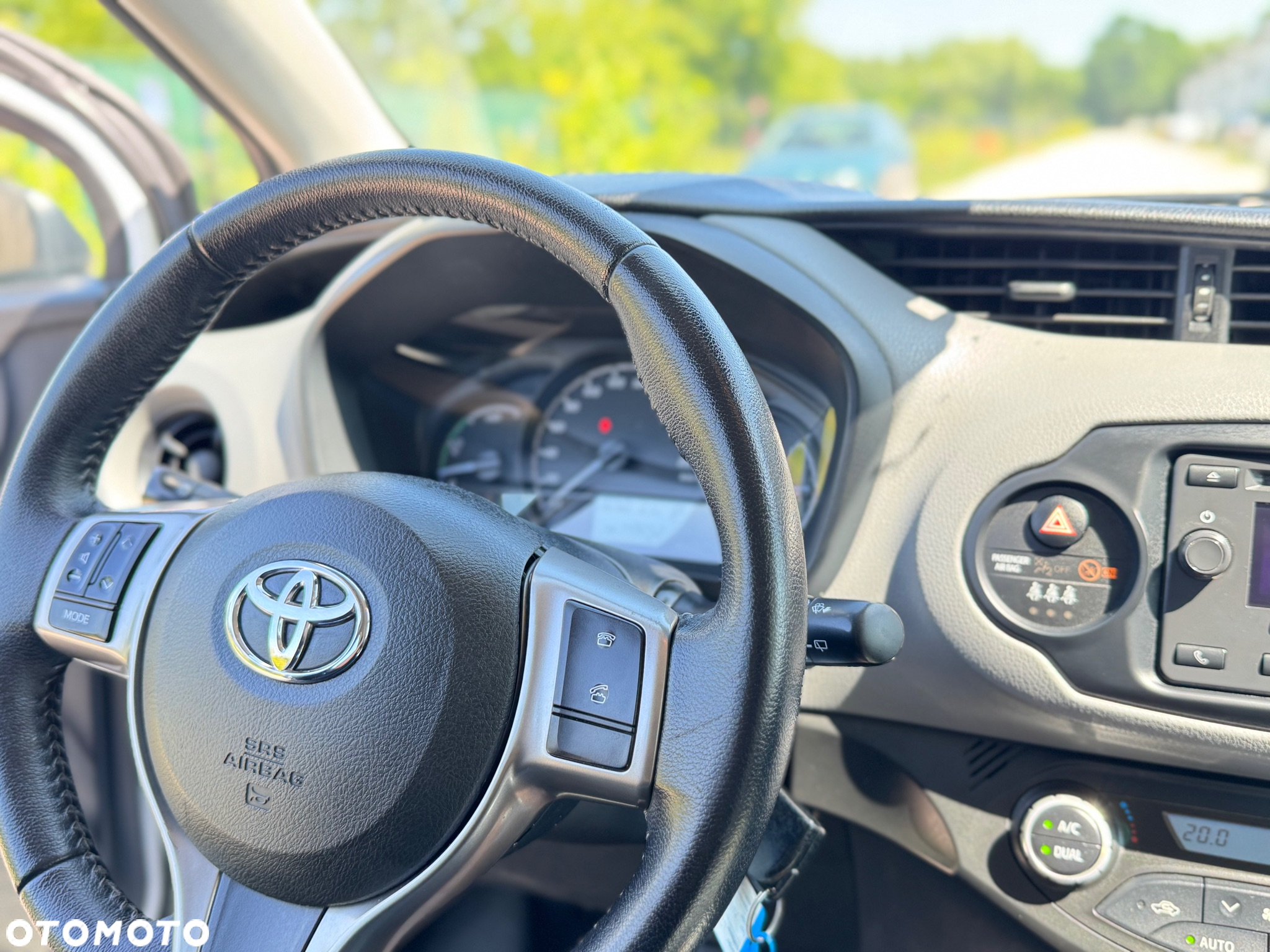 Toyota Yaris Hybrid 100 Active - 10
