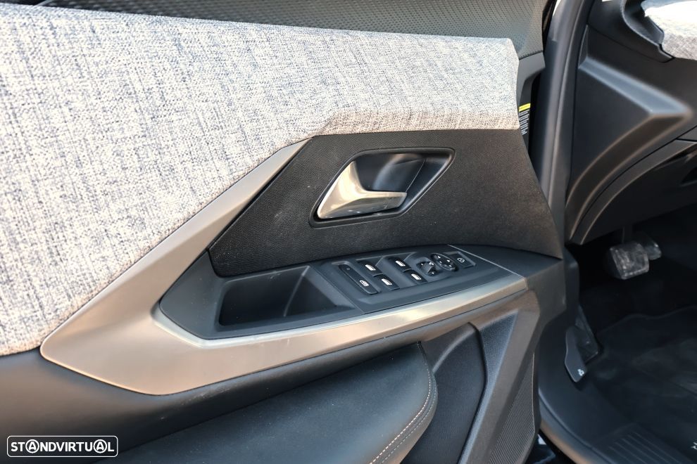 Peugeot 5008 1.2 Hybrid Allure e-DCS6 - 17