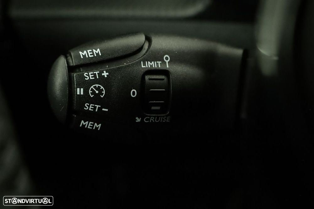 Peugeot 2008 1.2 PureTech Allure - 18