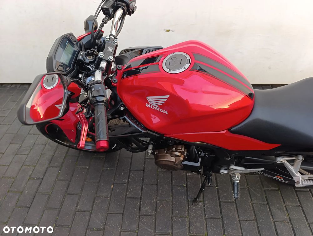 Honda CB - 12