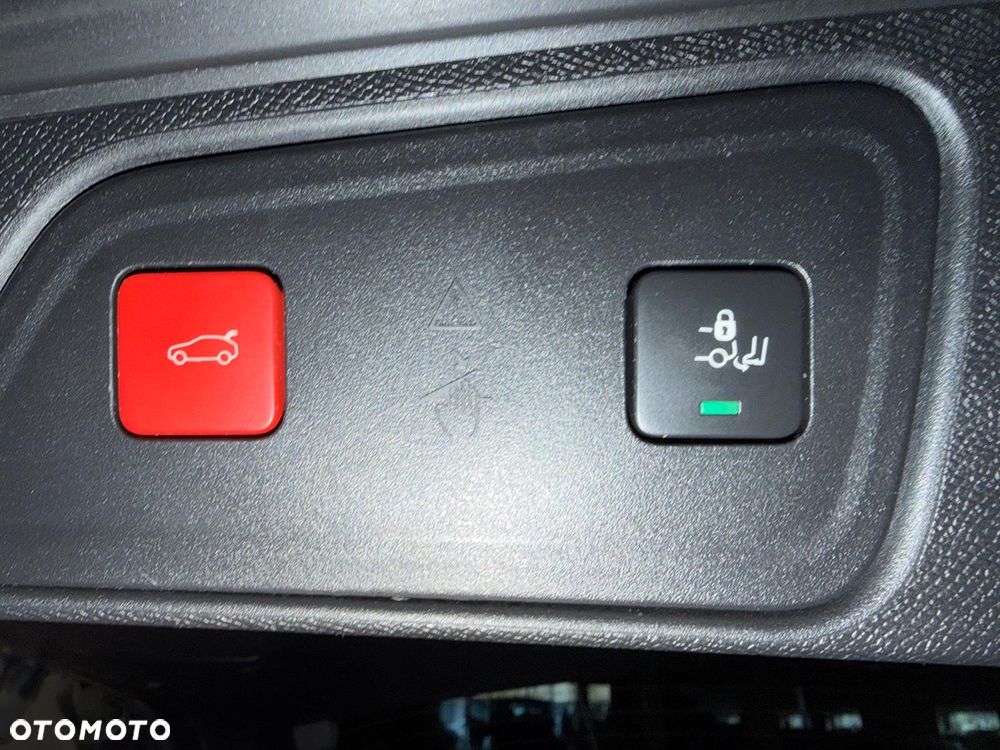 Peugeot 3008 1.6 PureTech GT S&S EAT8 - 17