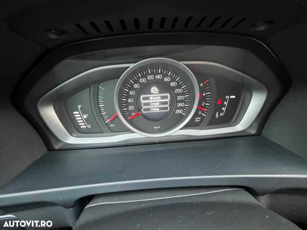 Volvo V60 D4 Momentum - 9