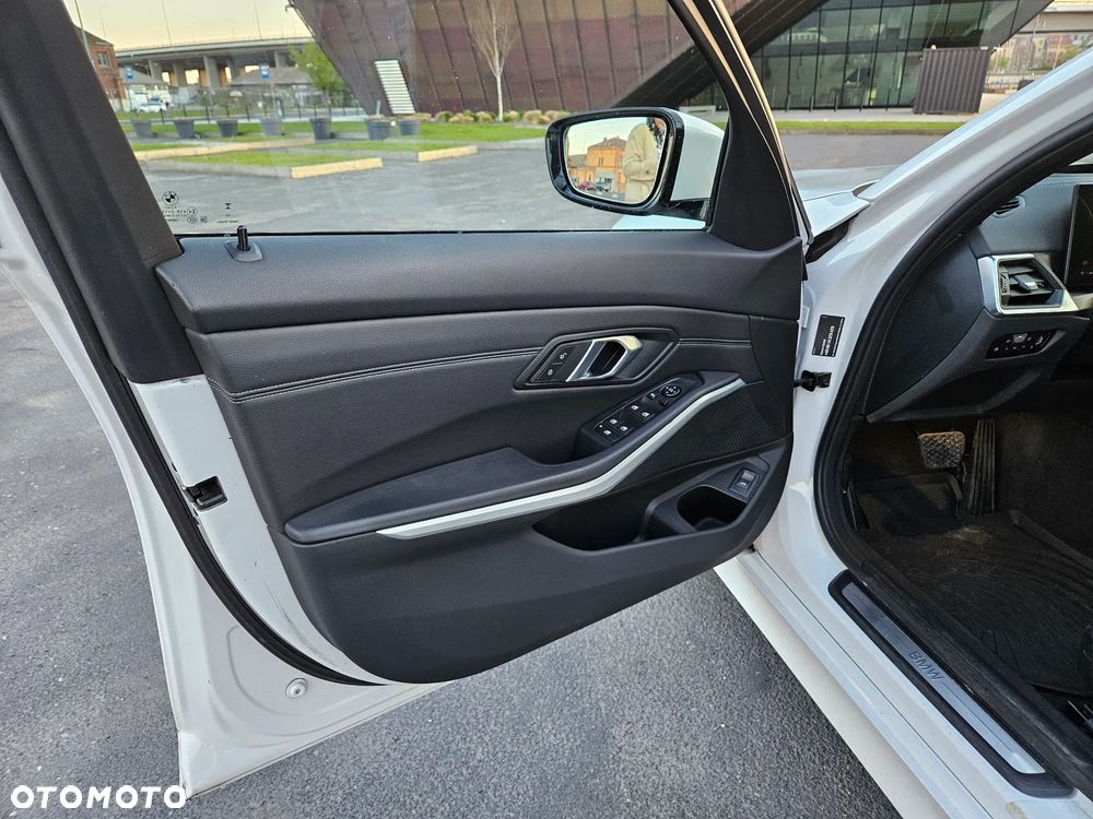 BMW Seria 3 320d Sport Line Shadow - 27