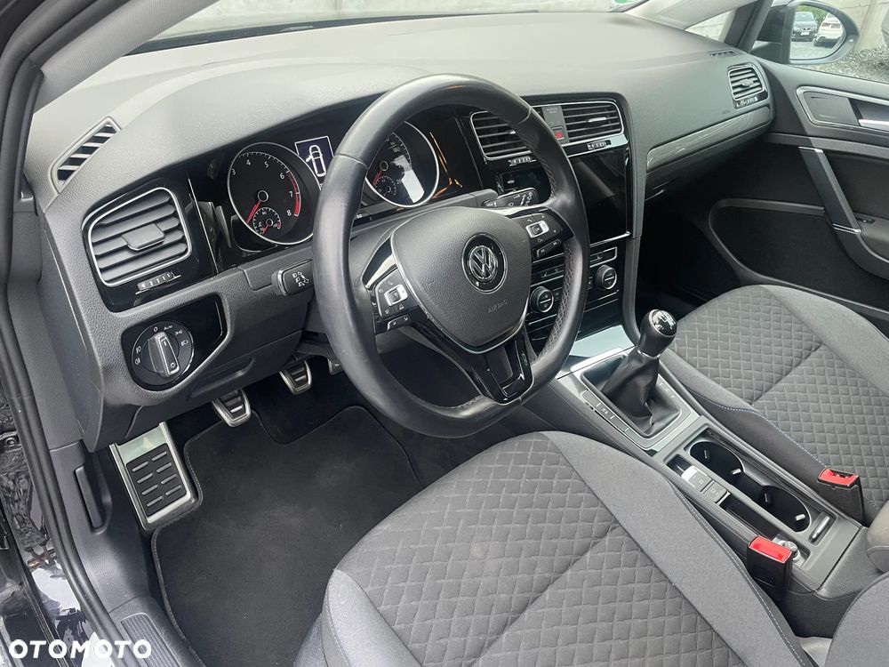 Volkswagen Golf - 23