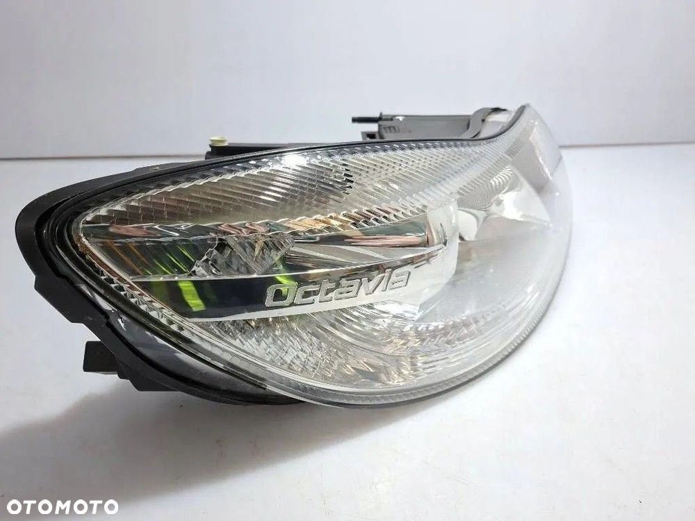 Skoda Octavia Mk2 (1Z) 2008 Reflektor lampa prawy przód 1Z1941018S - 2