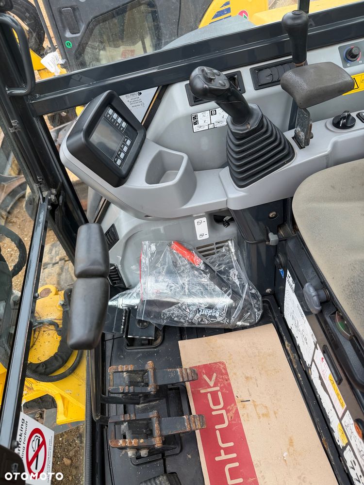 Komatsu PC55MR-5 - 19