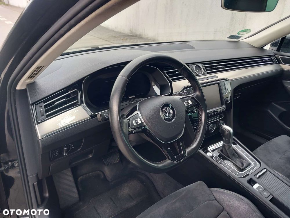 Volkswagen Passat 2.0 TDI Bi-Turbo BMT 4Mot Highline DSG - 12
