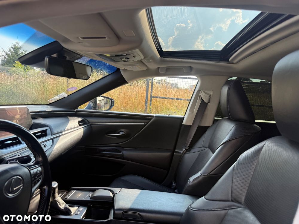 Lexus ES 300h Business Edition + - 27