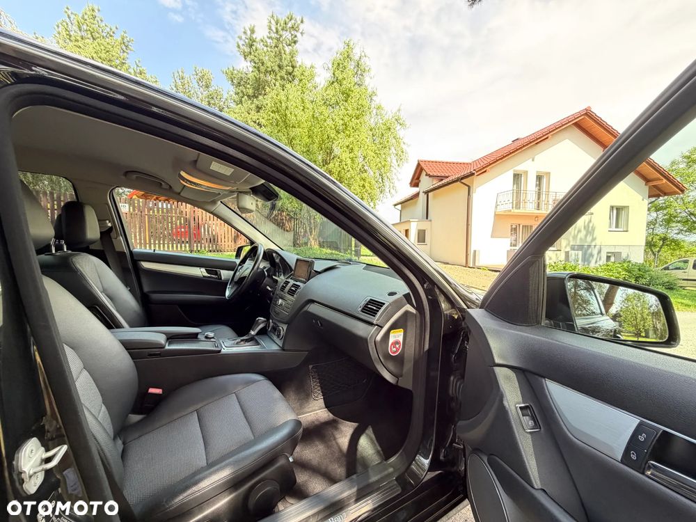 Mercedes-Benz Klasa C 250 CDI DPF 4Matic 7G-TRONIC BlueEFFICIENCY Avantgarde - 23