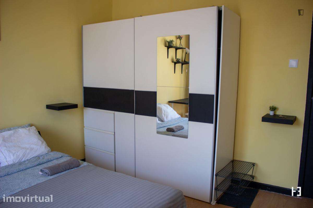 Quarto - localizado em Paranhos Porto - Grande imagem: 3/24